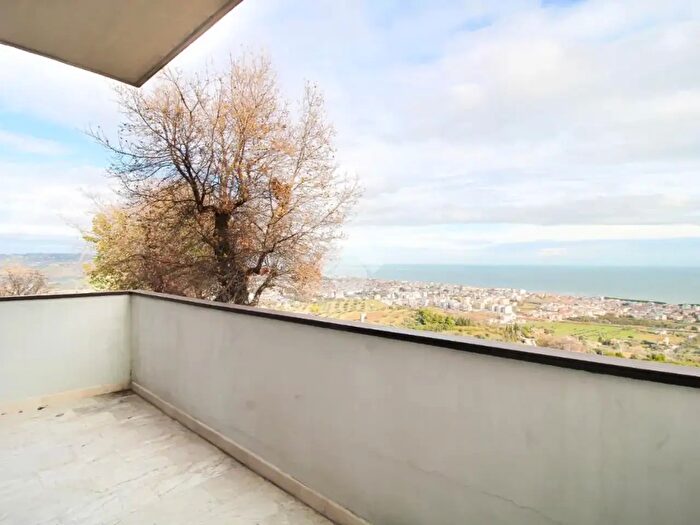 Appartamento trilocale in vendita in Via Belvedere, Tortoreto