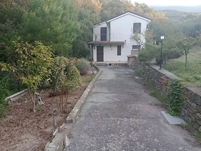 Casa quadrilocale in vendita in Strada Olivastri, Lucinasco