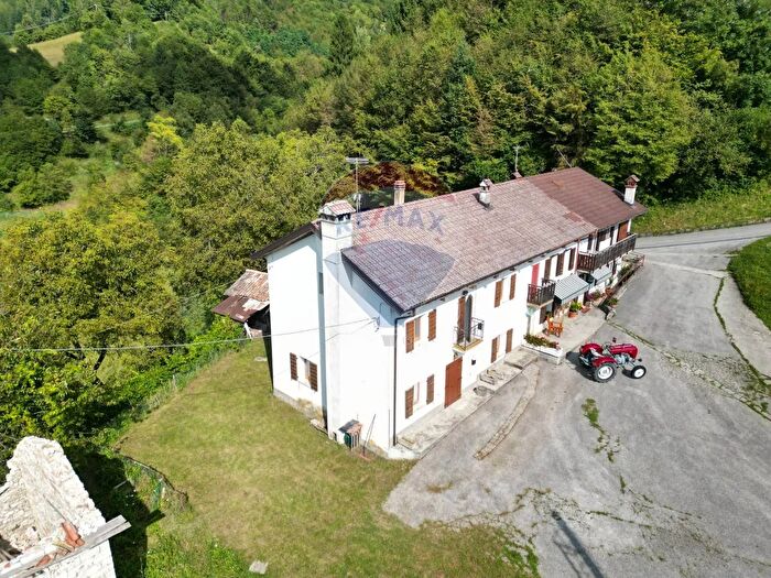 Casa con 10 locali in vendita in Frazione Stabie, Borgo Valbelluna