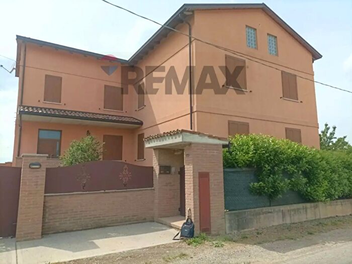 Casa con 6 locali in vendita in Strada della Pelosa, Fiorenzuola DArda