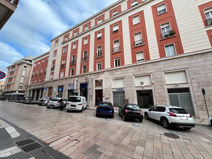 Appartamento trilocale in affitto in Via Santi, Centro Storico, Brindisi