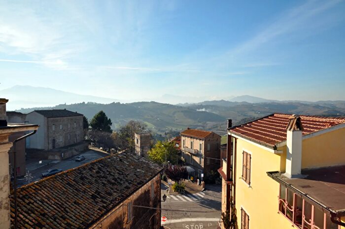 Casa trilocale in vendita in Corso Vittorio Emanuele III, Monsampolo Del Tronto