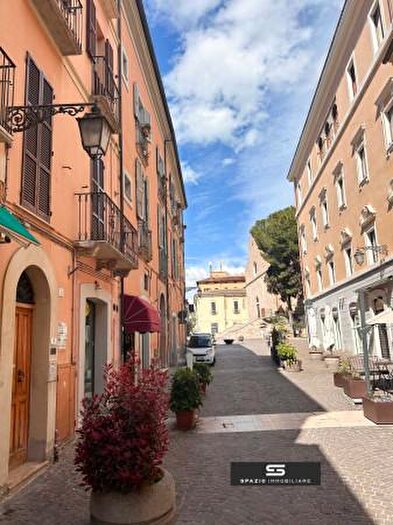Appartamento trilocale in vendita in Via Vittorio Veneto, Teramo
