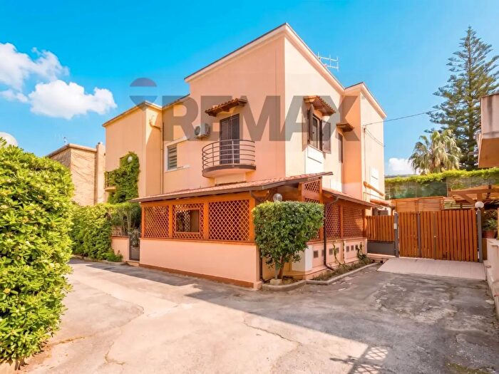 Appartamento quadrilocale in vendita in Viale Giunone, Palermo