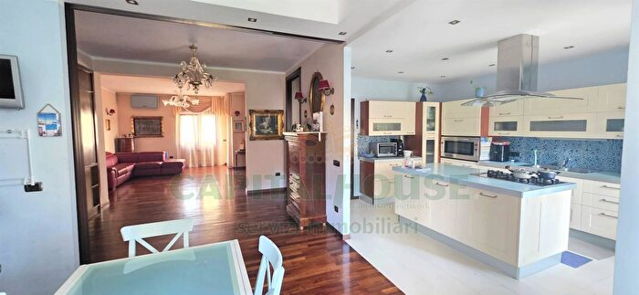 Appartamento quadrilocale in vendita in Via Barducci, Caserta