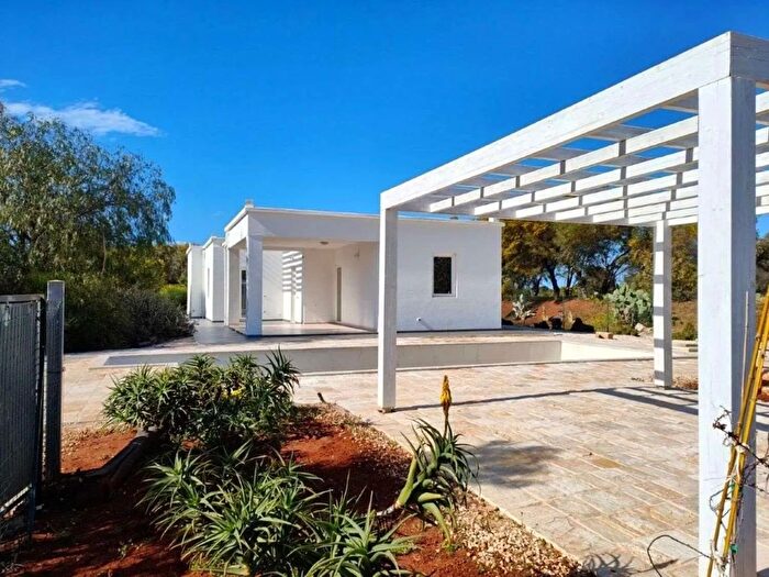 Casa con 6 locali in vendita in Torre Pozzelle, Ostuni