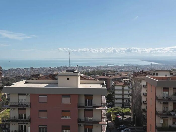 Appartamento con 6 locali in vendita in Via Carnazza, Tremestieri Etneo