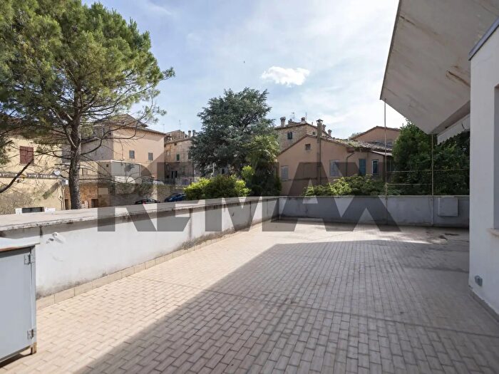 Appartamento con 8 locali in vendita in Via Igino Brutti, Belvedere Ostrense