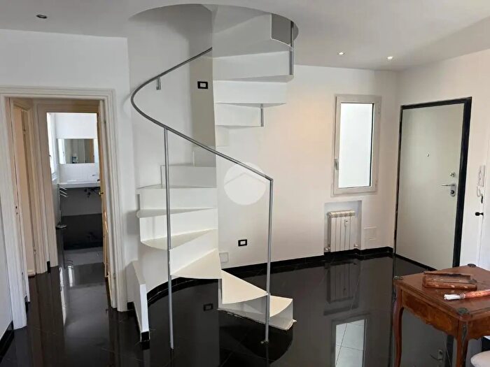 Appartamento con 5 locali in affitto in Via Galeazzo Alessi, Genova