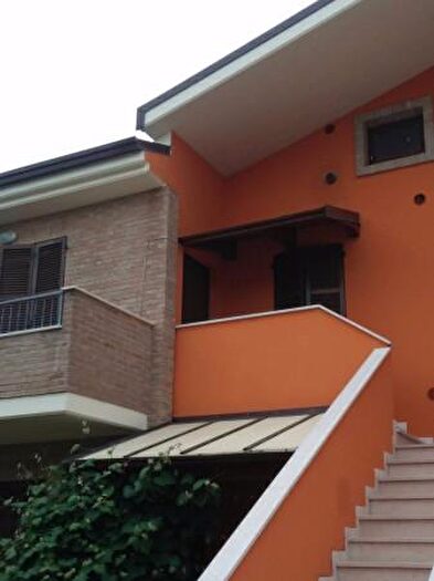 Casa con 6 locali in vendita in Via Borghetto di Ripe, Trecastelli