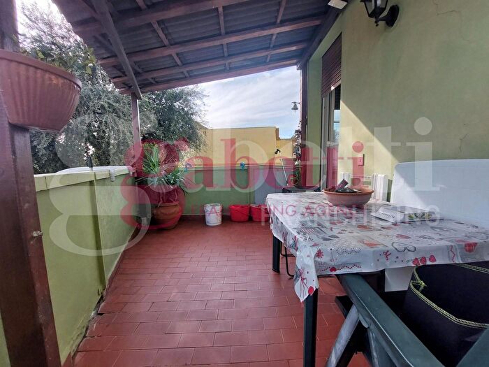 Appartamento con 7 locali in vendita in Piazza di Vittorio, Collesalvetti