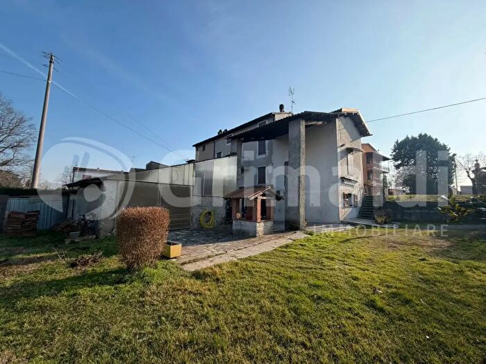 Case in Vendita e in Affitto - 2