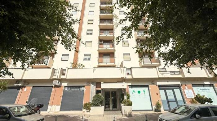 Appartamento con 6 locali in vendita in Via Ferdinando Ferri, Palermo