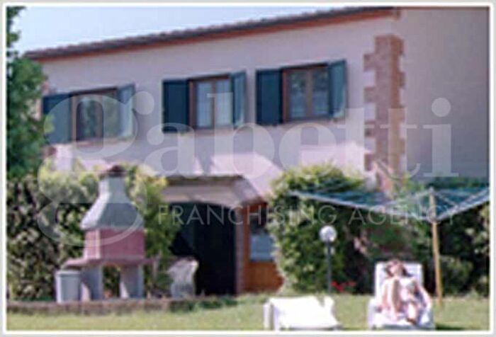 Casa con 14 locali in vendita in Gavorrano