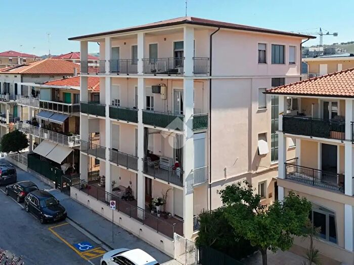 Appartamento con 5 locali in vendita in Via Nazario Sauro, Porto San Giorgio