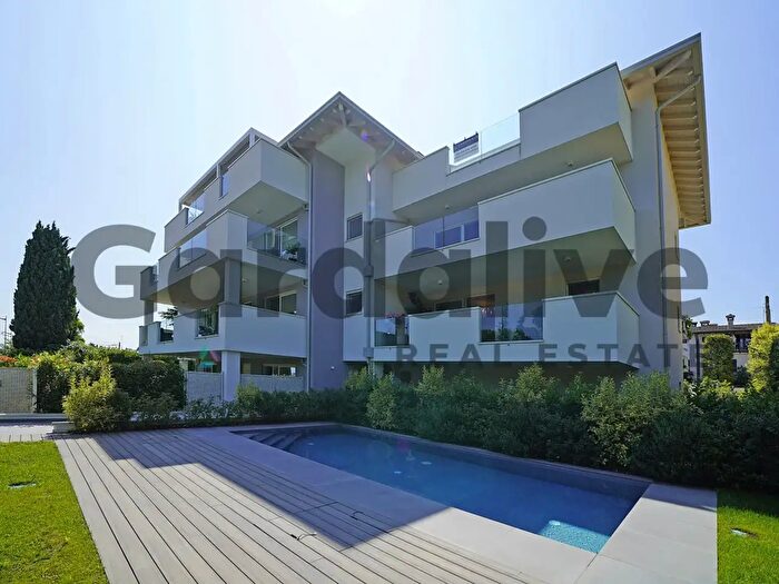 Appartamento con 7 locali in vendita in Via Agello, Desenzano Del Garda