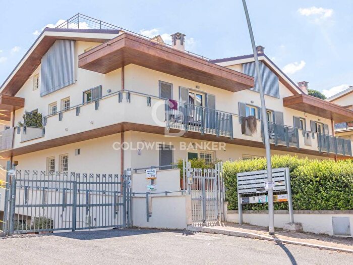Appartamento trilocale in affitto in via del Fico, Centro, Grottaferrata