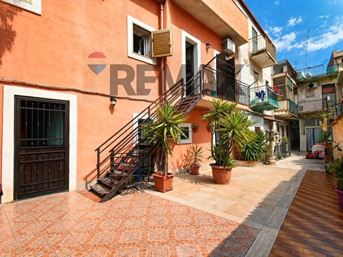 Casa quadrilocale in vendita in Via Principe Nicola, Catania