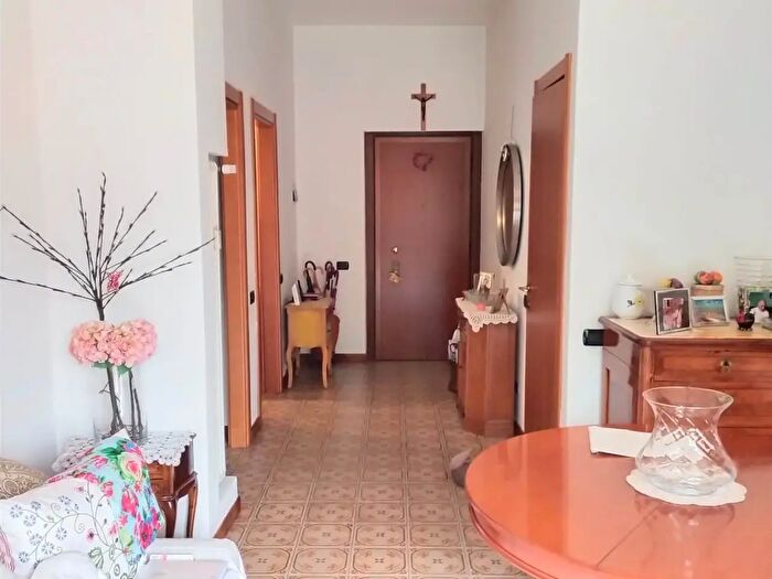 Appartamento trilocale in vendita in Via Primaticcio, Milano