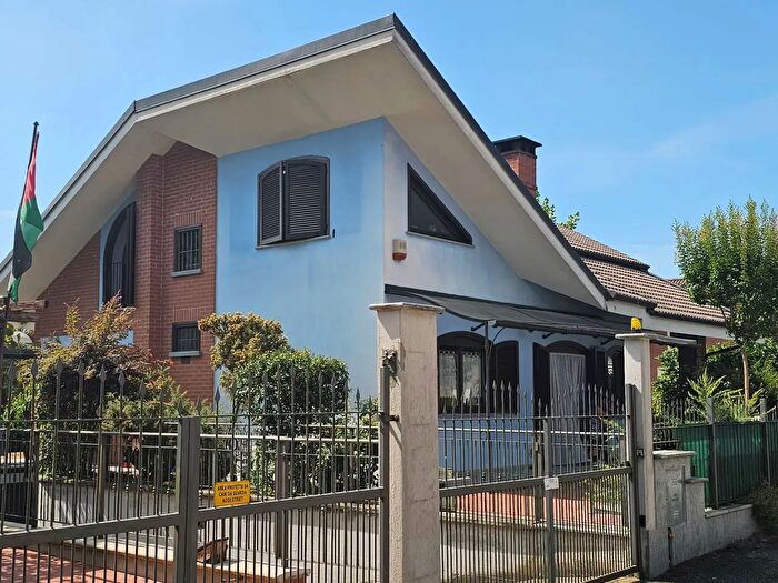 Casa con 6 locali in vendita in Via Martiri della Fiola, Cumiana