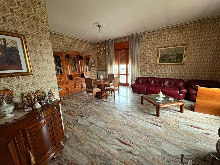 Casa con 6 locali in vendita in Borgonovo Val Tidone