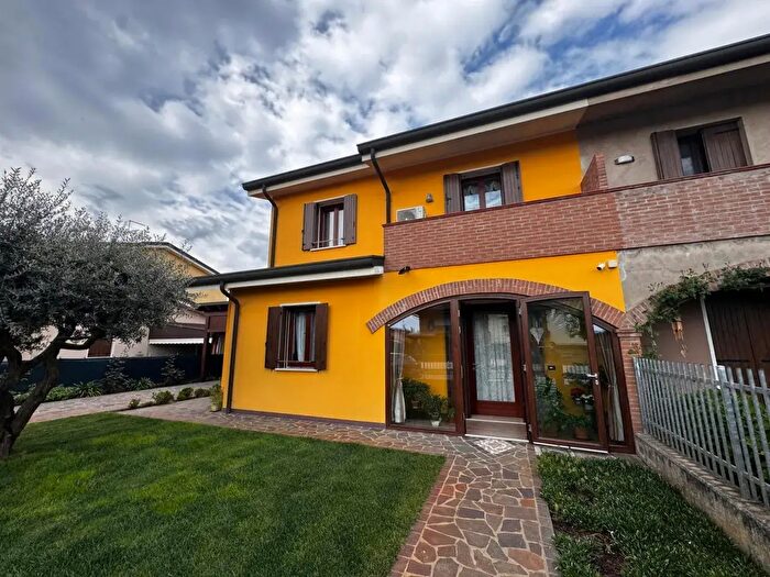 Casa quadrilocale in vendita in Via Giovanni °, Granze