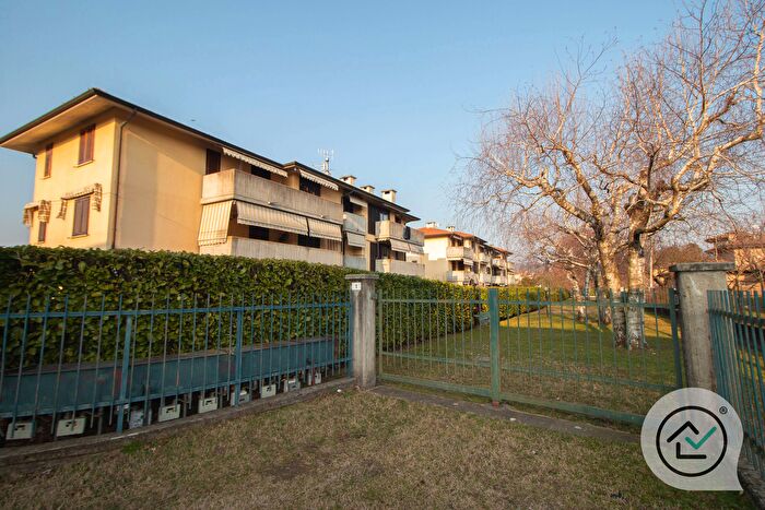 Appartamento trilocale in vendita in Via Trieste, Monvalle