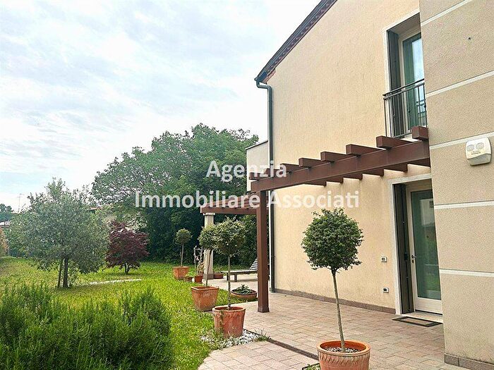 Casa con 6 locali in affitto in Via Beato Marco D'Aviano, Centro, Bassano del Grappa