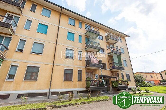 Appartamento trilocale in vendita in Viale San Biagio, Codogno