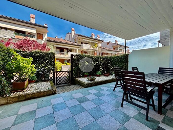 Appartamento quadrilocale in vendita in Via Giulio Cesare, Desenzano Del Garda