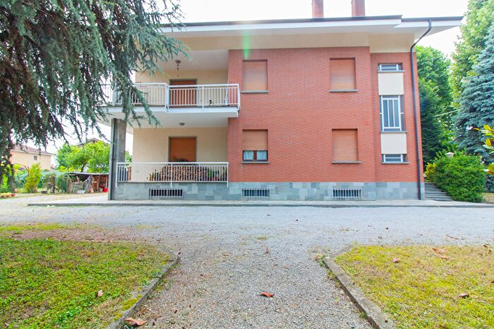 Casa con 10 locali in vendita in Via GBAdriani, Cherasco