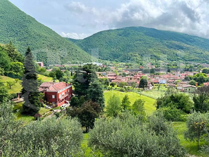 Casa con 14 locali in vendita in Via Montecchio, Nave