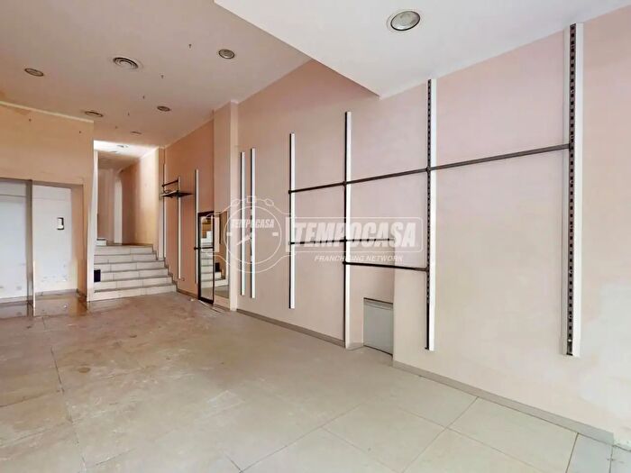 Appartamento trilocale in vendita in Viale Certosa, Milano