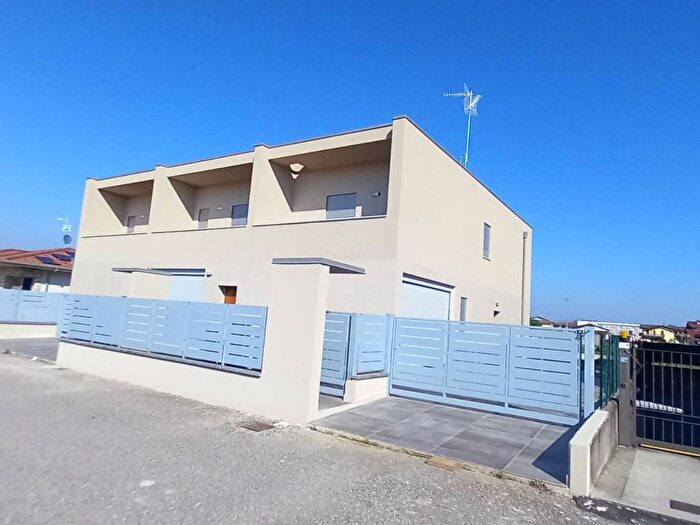 Casa quadrilocale in affitto in Via Torino, Bolgare