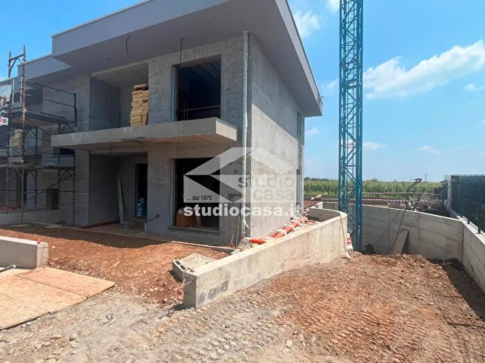 Appartamento trilocale in vendita in Via Serio, Zanica
