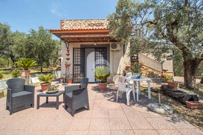 Casa quadrilocale in vendita in Strada di Barbarossa, Palombara Sabina