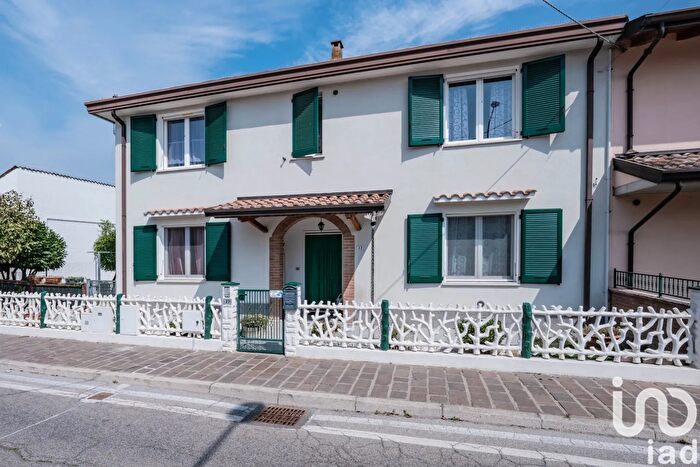 Casa con 6 locali in vendita in Via del Mare, Lagosanto