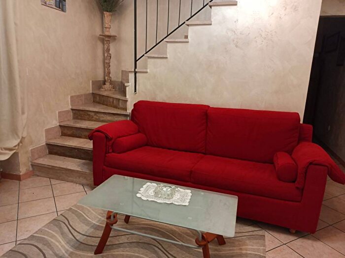 Appartamento quadrilocale in affitto in Piazza Umberto I, Capodimonte