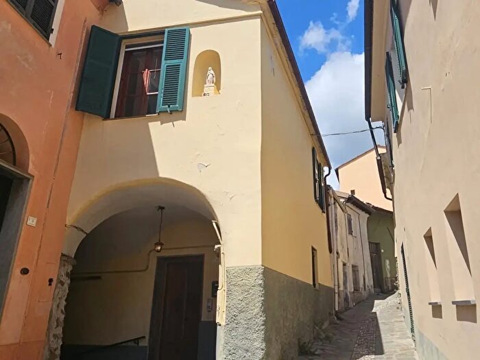 Casa trilocale in vendita in Via Gerini, Arnasco