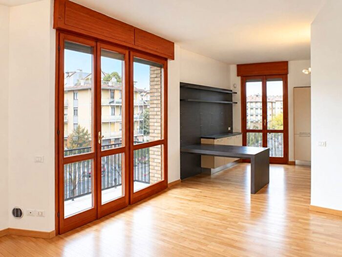 Appartamento trilocale in affitto in Viale Federico Caprilli, San Siro, Milano