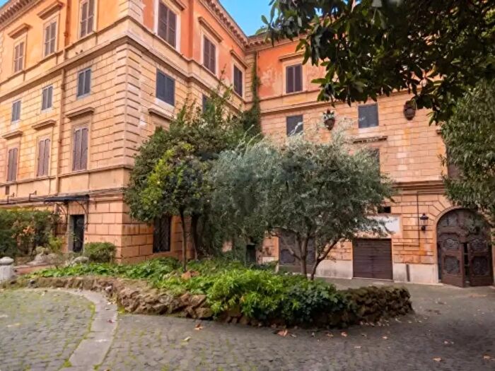 Appartamento bilocale in vendita in Piazza di Monte Savello, Roma