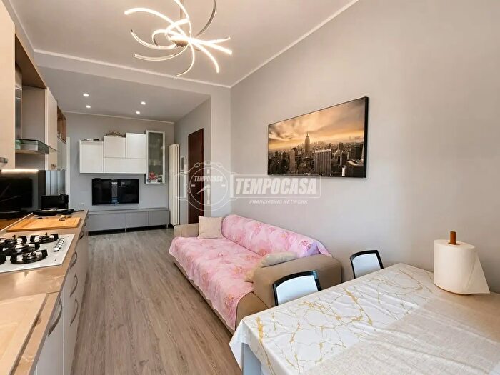Appartamento trilocale in vendita in Via Foligno, Torino