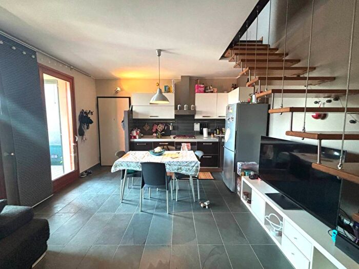 Appartamento trilocale in affitto in Via Danimarca, Eremo, Curtatone