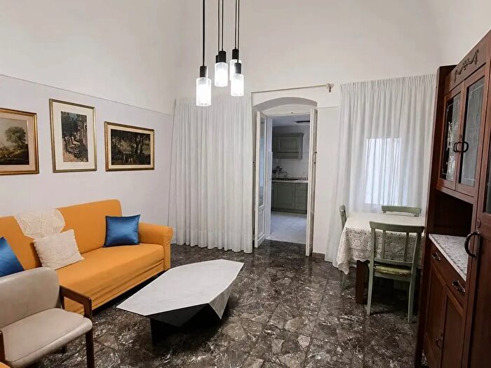 Appartamento con 6 locali in vendita in Via Nino Bixio, Monopoli
