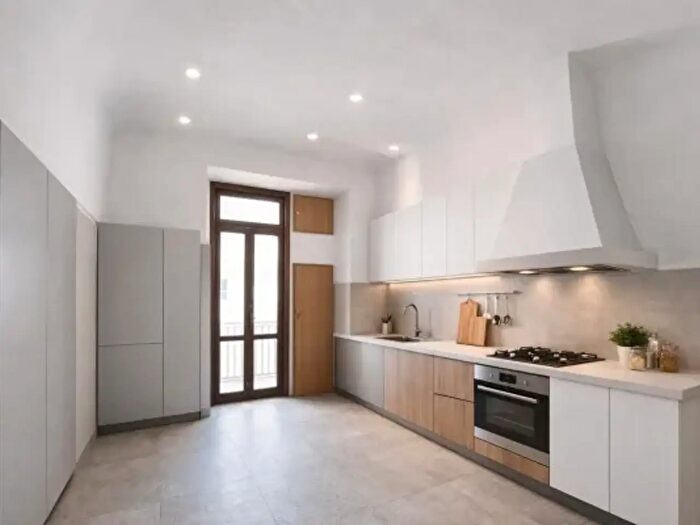 Appartamento trilocale in vendita in Via Settembre, Savona