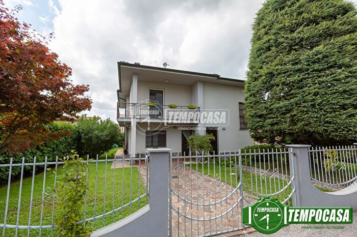 Casa con 5 locali in vendita in Via Alcide De Gasperi, Palazzo Pignano