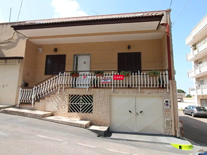 Appartamento quadrilocale in vendita in Via Daua Parma, Crispiano