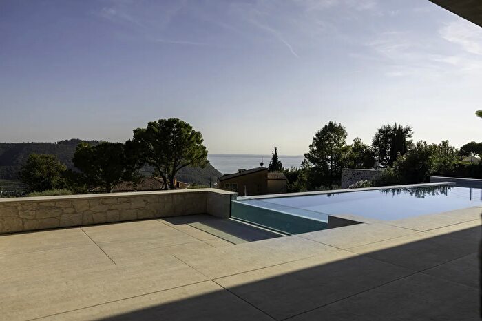 Casa quadrilocale in vendita in Via Villaggio Oliveto, Costermano