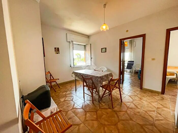 Appartamento trilocale in vendita in Via Cavour, Nocera Terinese
