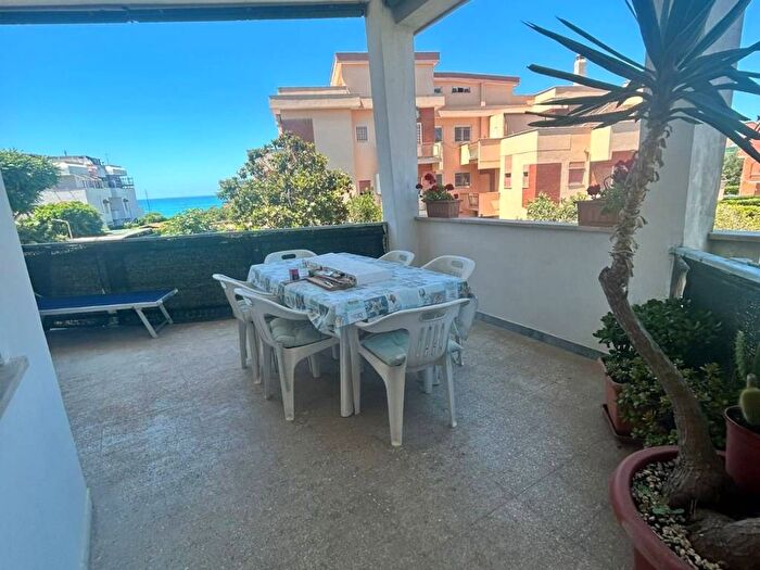 Appartamento trilocale in affitto in Via Arcobaleno, Lavinio Mare, Anzio